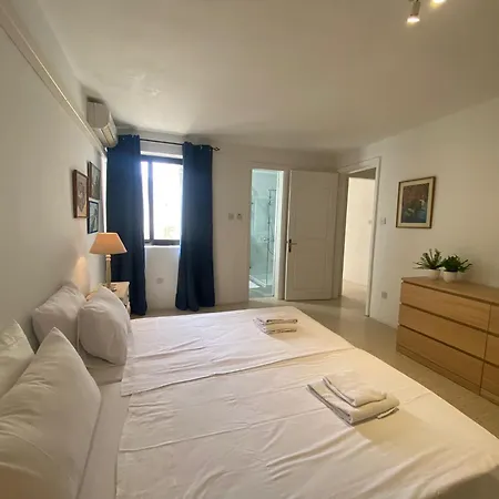 St Julians With Terrace San Ġiljan