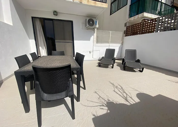 St Julians With Terrace Διαμέρισμα